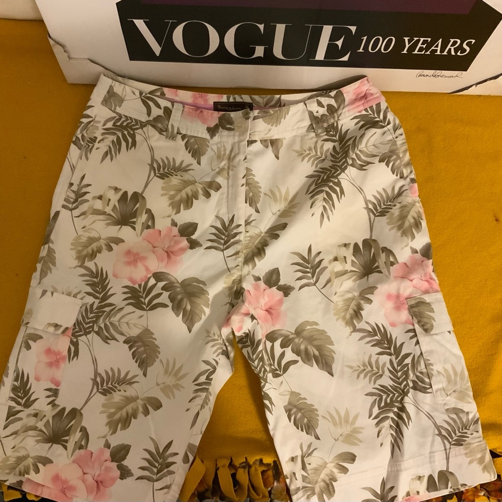 Tommy Bahama Pink and Green Floral Cargo Shorts women size 8